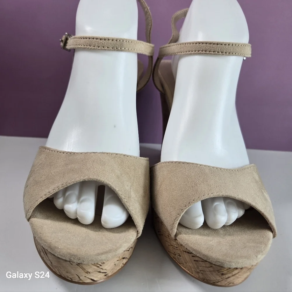Charles by Charles David Lambert Wedge Sandals Nude Size 10 New/NWOT